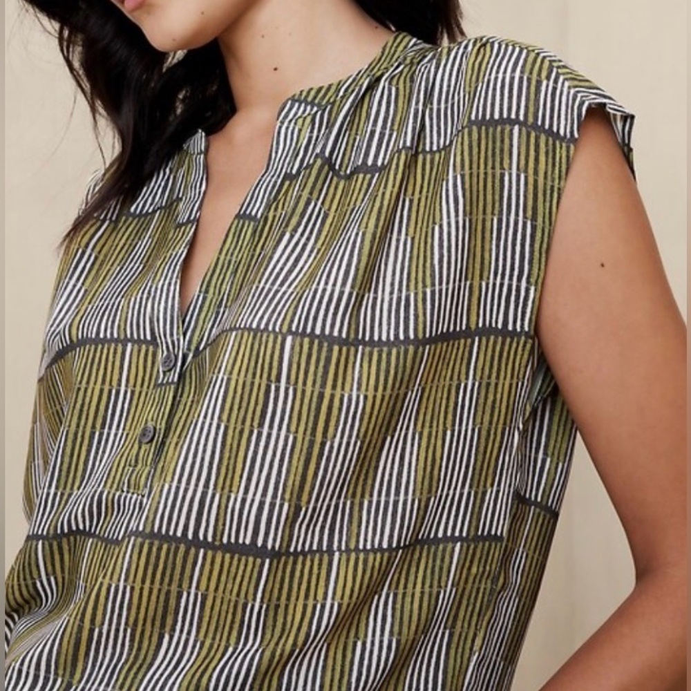 Banana Republic Olive Geometric Button Front Dolman Blouse Size Small